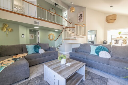 Family Oasis: Pool & Spa!