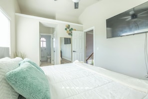 4 bedrooms, desk, iron/ironing board, free WiFi
