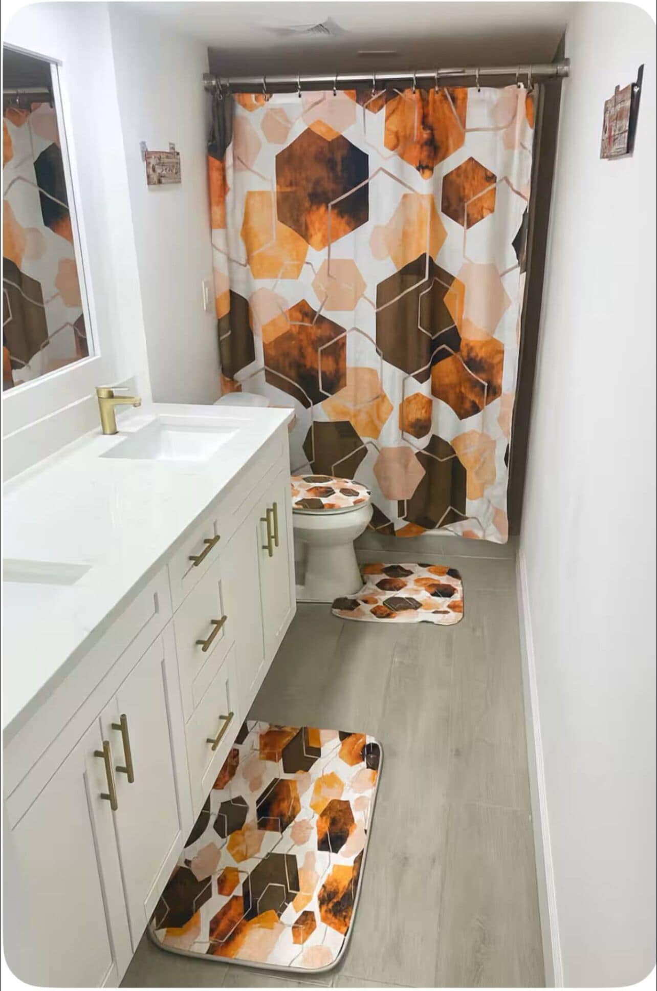 Habitación Deluxe | Baño | Artículos de higiene personal gratuitos, secador de pelo y toallas