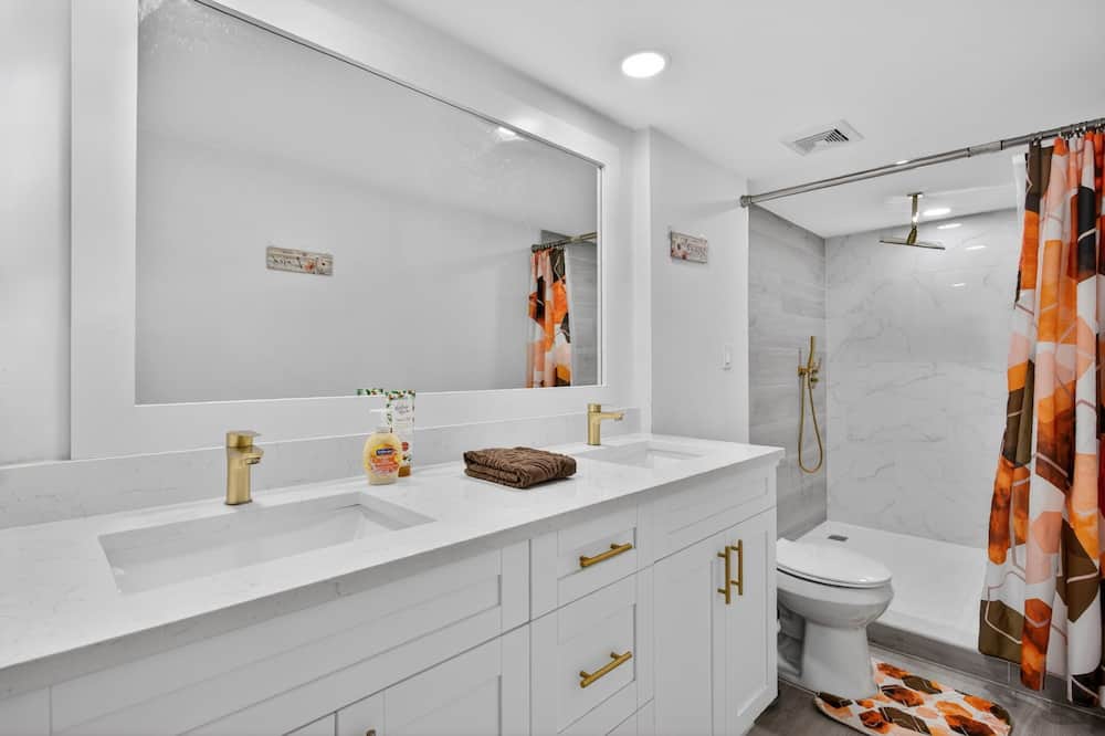 Relax in Fort Myers – Pool & Private Patio