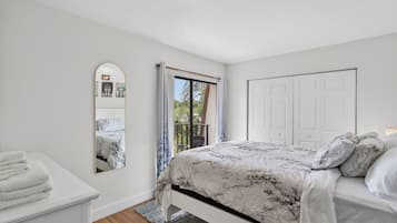 Deluxe Room | Blackout curtains, free WiFi, bed sheets