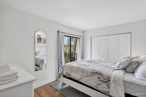 Cortinas blackout, wifi gratis y ropa de cama 