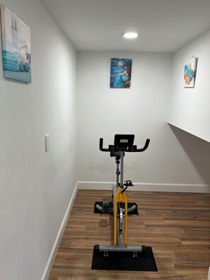 Gym - Poolside 2BR/2.5BA Near Downtown Fort Myers (Fort Myers)