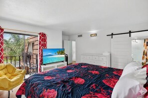 Deluxe Room | Blackout drapes, free WiFi, bed sheets - Bright & Cozy Townhome · Pool & Near Downtown (Fort Myers)