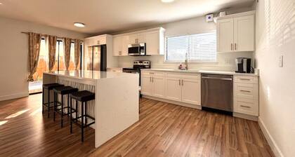 Poolside 2BR/2.5BA Near Downtown Fort Myers