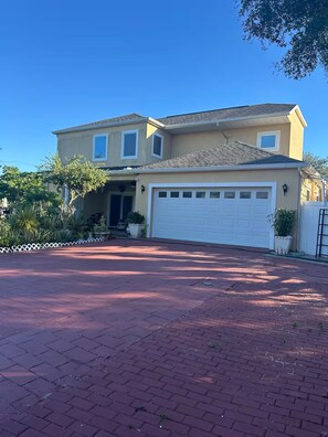 Exterior - Coastal Retreat: Steps to Lake Seminole, Mins to Madeira & Clearwater beach (Pinellas Park)