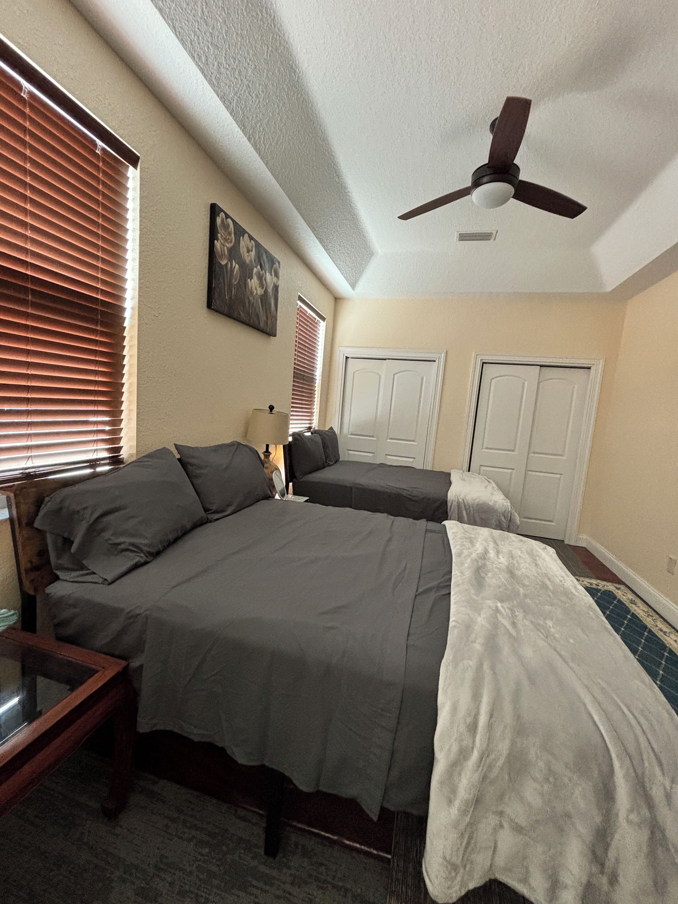 4 bedrooms, internet, bed sheets