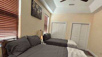 4 bedrooms, internet, bed sheets