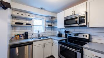 Micro-ondes, four, plaque de cuisson, lave-vaisselle