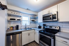 Micro-ondes, four, plaque de cuisson, lave-vaisselle