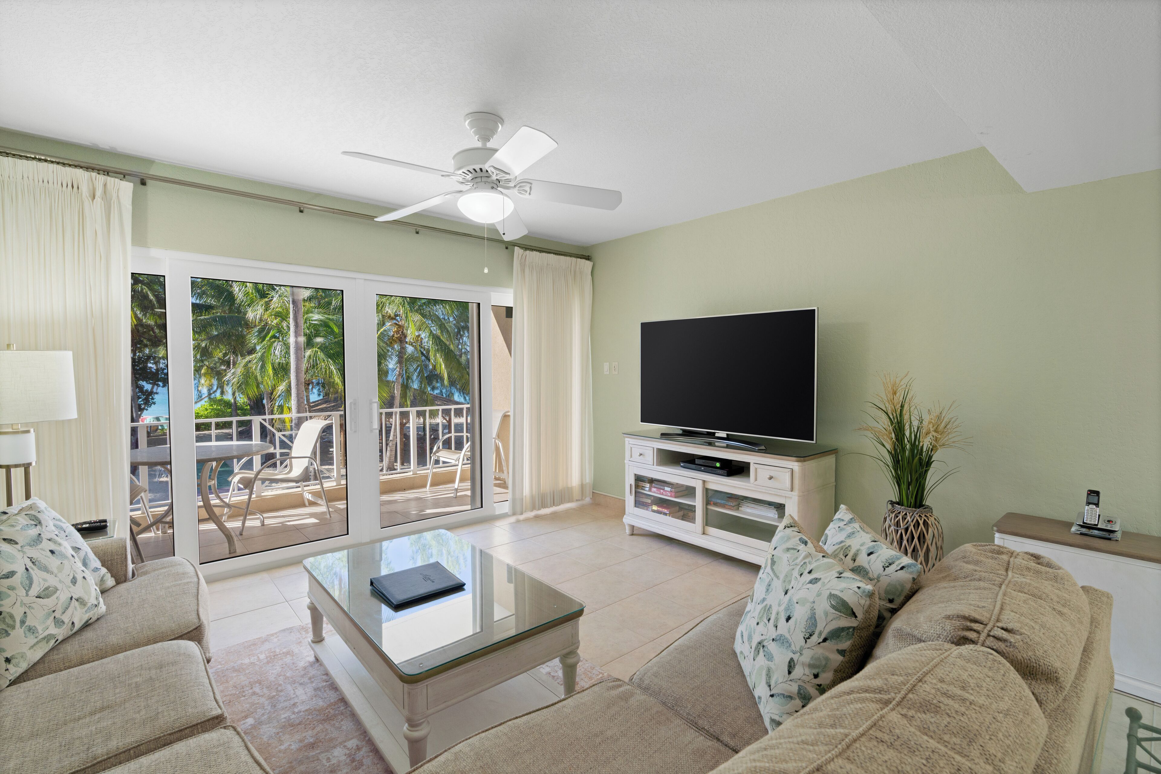 豪華公寓客房, 2 間臥室, 海景 | 客廳 | 55 吋智能電視連數碼電視頻道、Netflix、串流服務