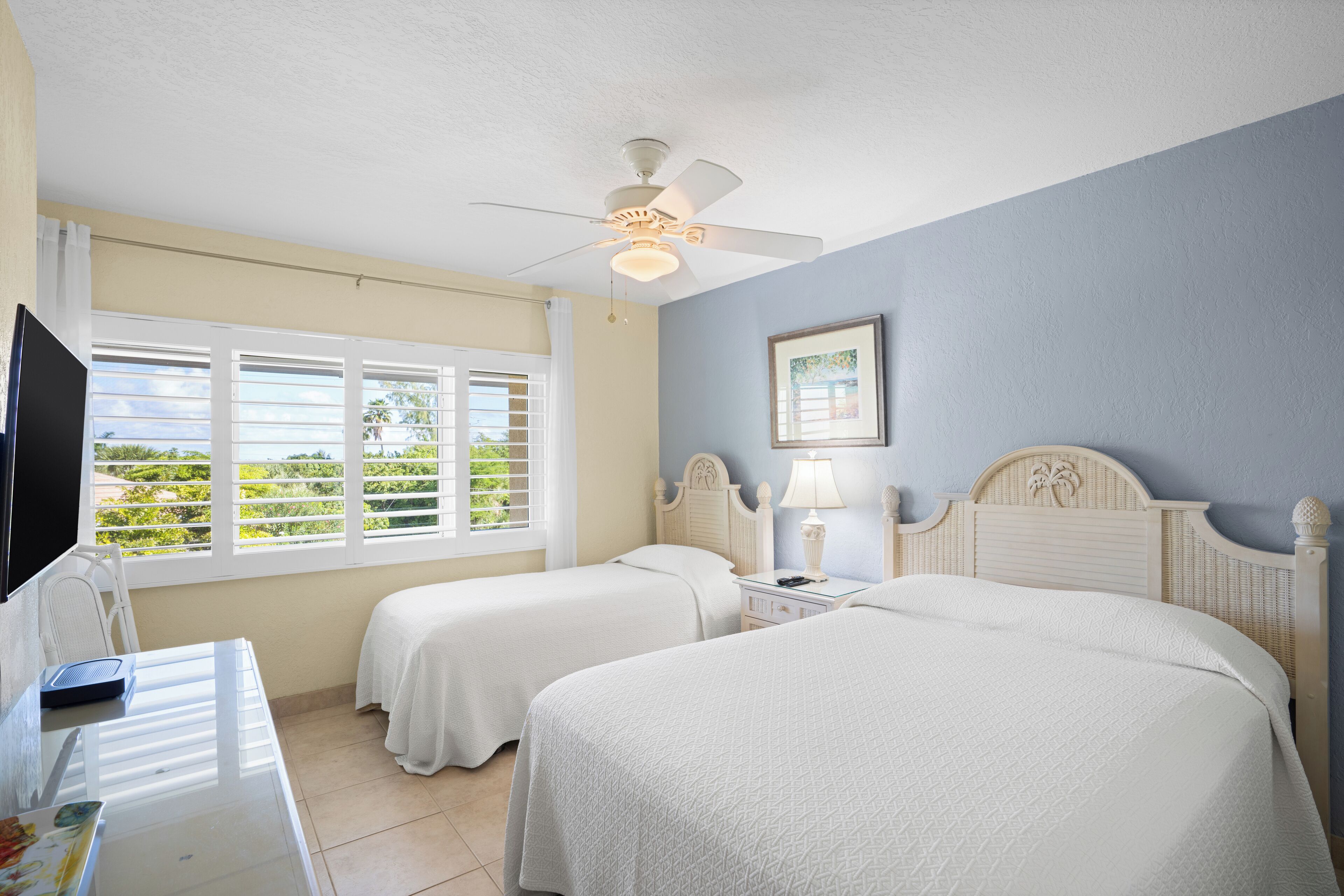 Deluxe Condo, 2 Bedrooms, Ocean View | Free WiFi