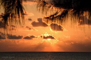 Exterior - London House Seven Mile Beach Cayman (Seven Mile Beach)