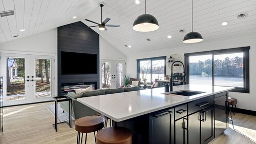 The Wissota Sanctuary: A Modern Cabin on the Water