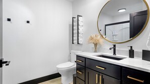 Shower, hair dryer, towels, soap - The Wissota Sanctuary: A Modern Cabin on the Water (Chippewa Falls)