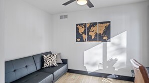 Smart TV, fireplace, video games, books - The Wissota Sanctuary: A Modern Cabin on the Water (Chippewa Falls)