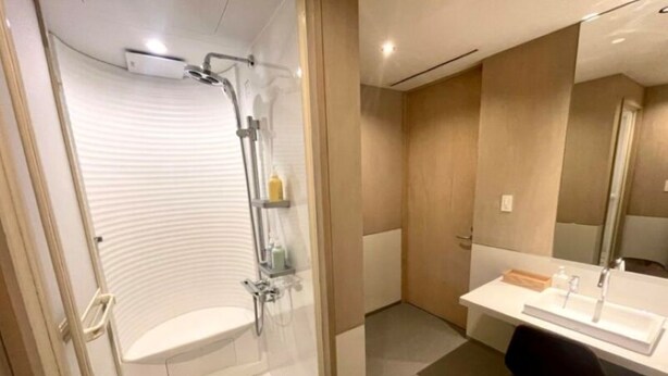 Shower, rainfall showerhead, hair dryer, towels - ZEN RESORT NIKKO (Nikko)