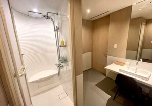 Shower, rainfall showerhead, hair dryer, towels - ZEN RESORT NIKKO (Nikko)