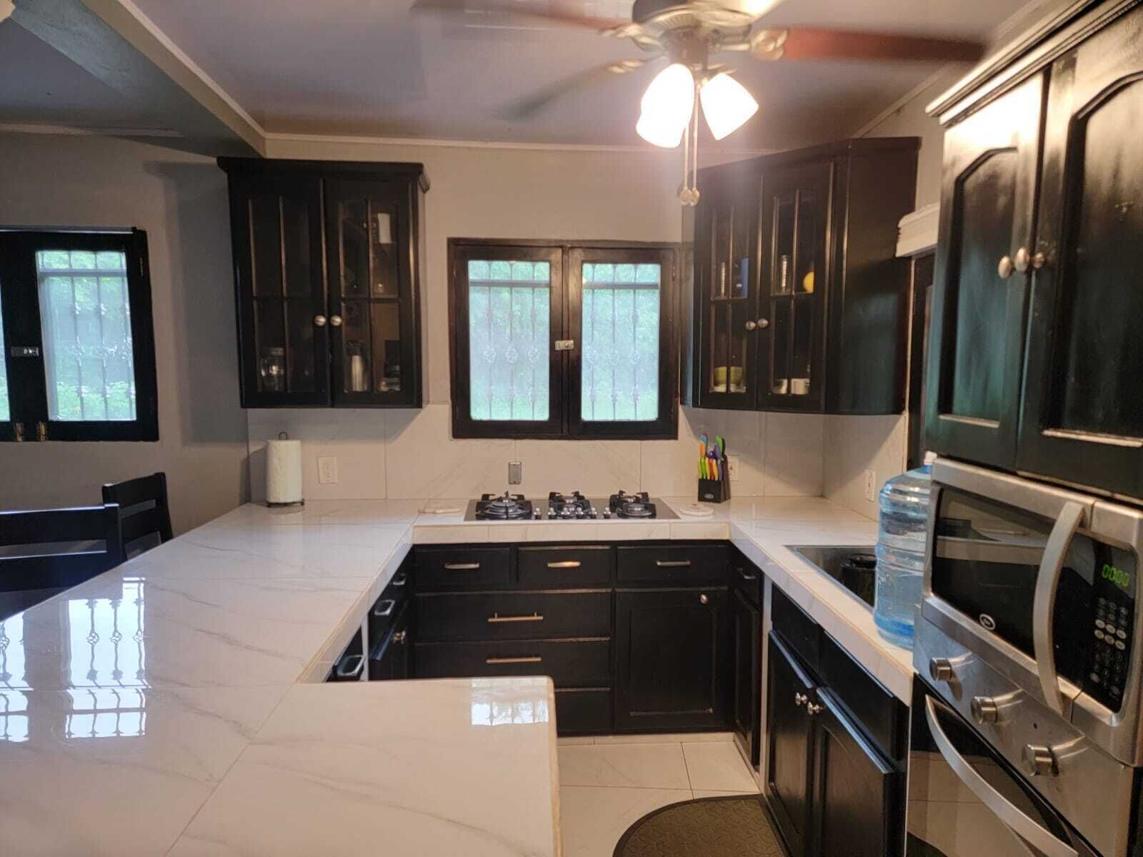 冰箱、微波炉、  烤箱、炉灶