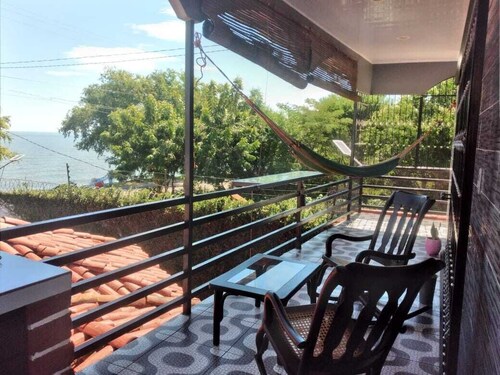2-bedroom house with - Spectacular Lakefront -AC in charming Granada