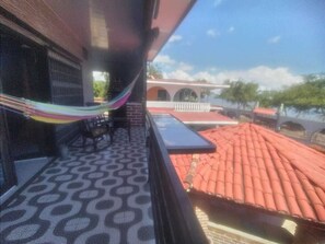 Property grounds - 2-bedroom house with - Spectacular Lakefront -AC in charming Granada (Granada)