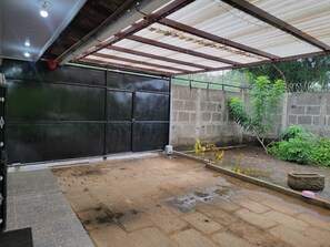 Property grounds - 2-bedroom house with - Spectacular Lakefront -AC in charming Granada (Granada)