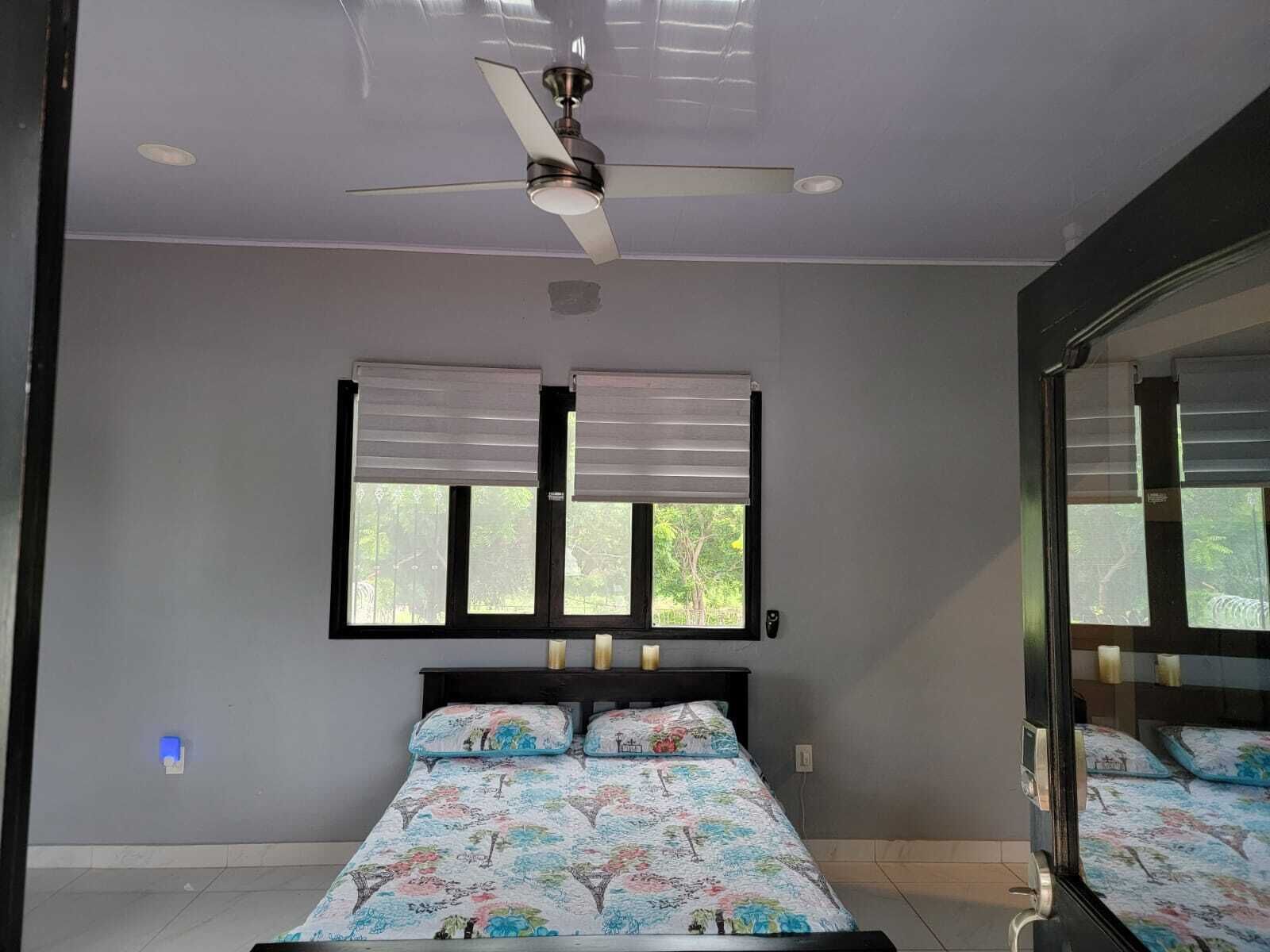 1 dormitorio, caja fuerte, tabla de planchar con plancha y wifi gratis