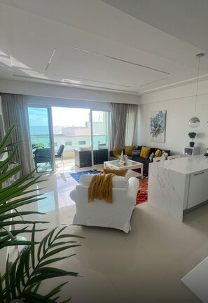 Smart TV, fireplace, ping pong - Juan Dolio Executive One Bedroom Suite With Ocean Views. (Juan Dolio)