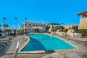 A heated pool - Harbor & Beach Retreat | Pool, Spa & Balcony (Oceanside)