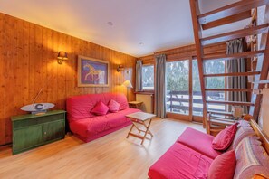 Living area - Hautes Aiguilles 29, Argentière (Chamonix), France (Argentière (Chamonix))