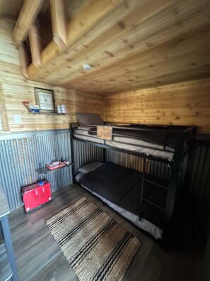 1 dormitorio y ropa de cama