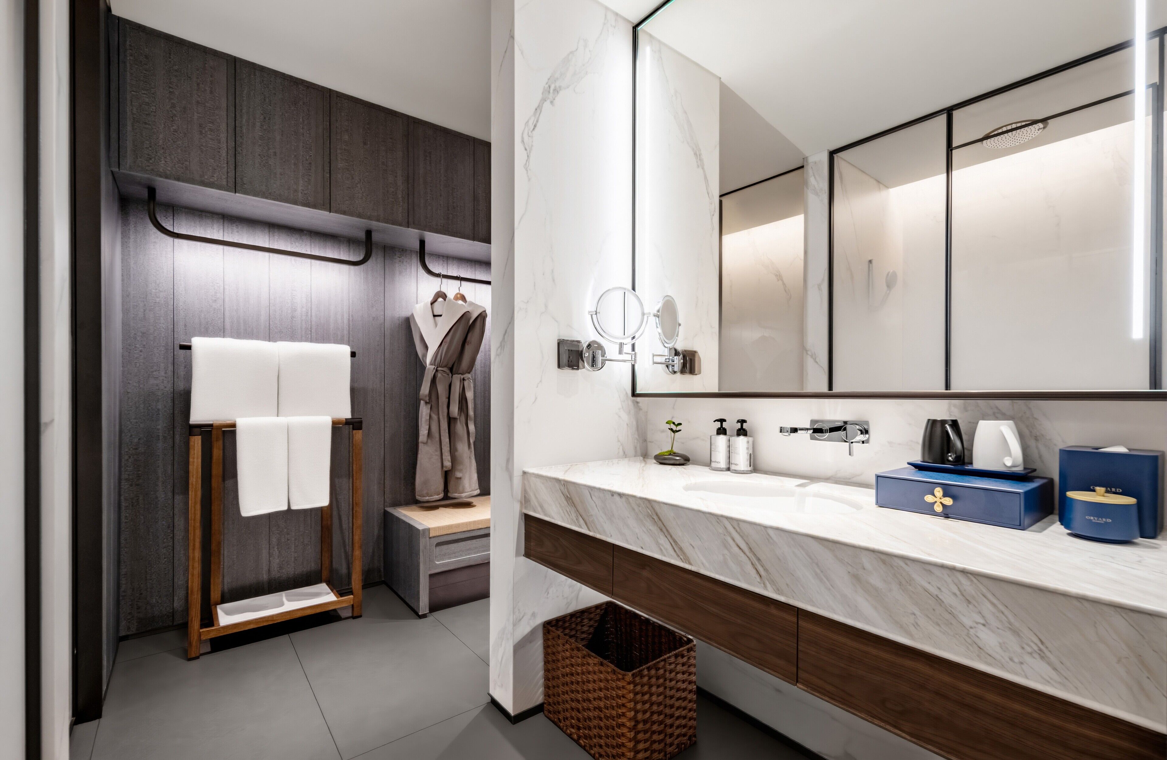 Separate bathtub and shower, rainfall showerhead, free toiletries
