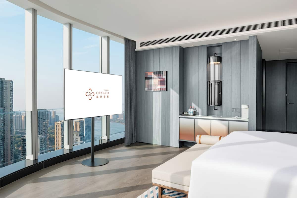 高级双人房 | 防过敏的被褥、迷你吧、遮光窗帘、隔音