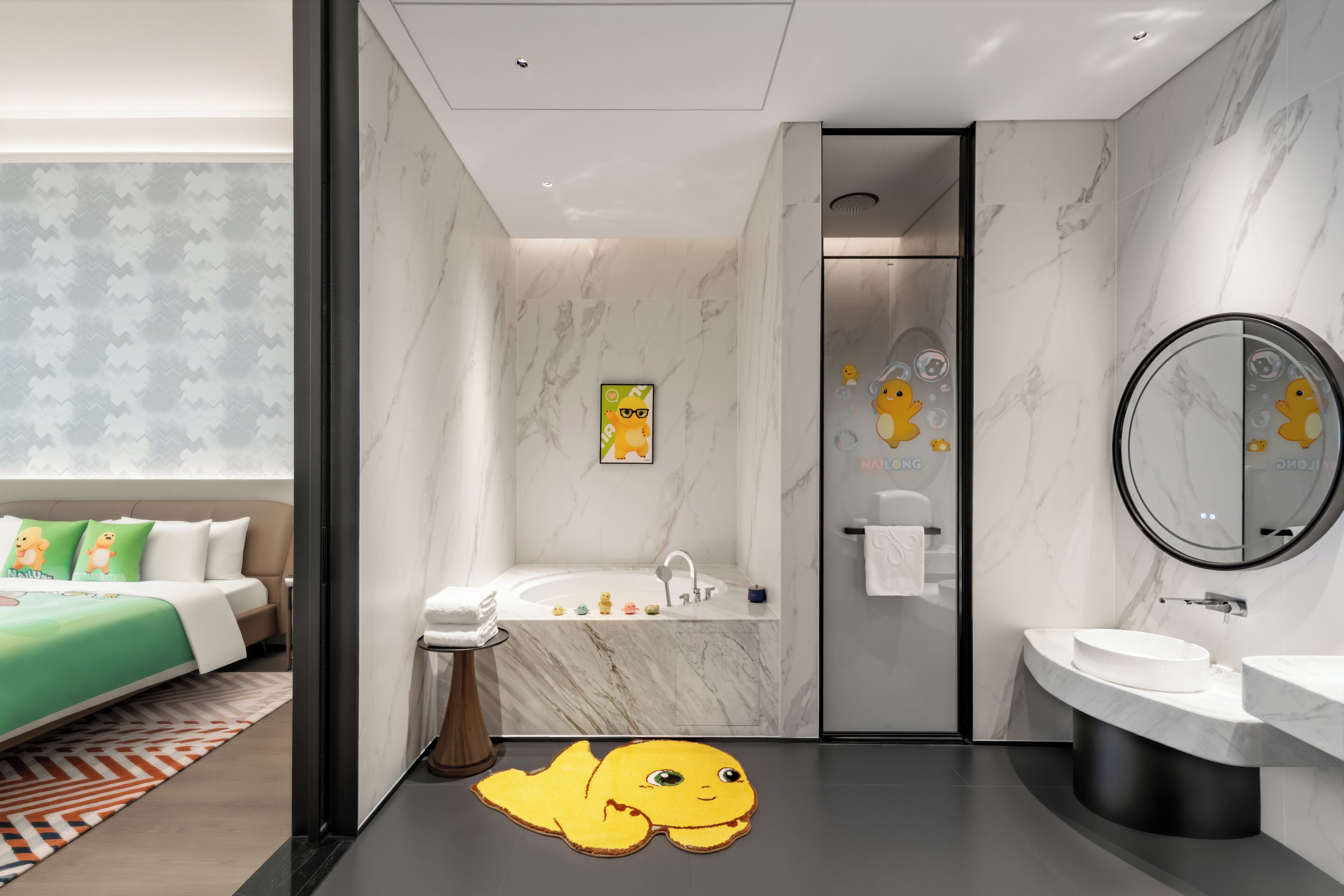 Suite familiar | Ropa de cama hipoalergénica, edredón, minibar y cortinas blackout 