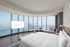 Suite de lujo, vista al río | Ropa de cama hipoalergénica, edredón, minibar y cortinas blackout 