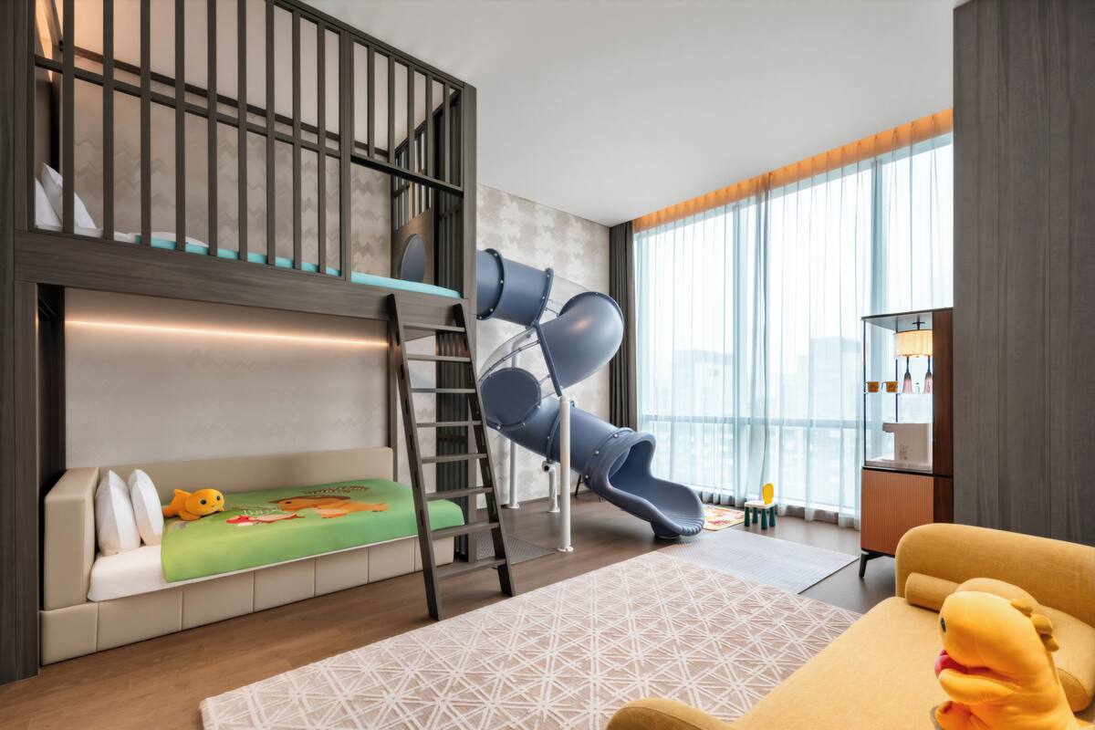 Suite familiar | Ropa de cama hipoalergénica, edredones de plumas, minibar
