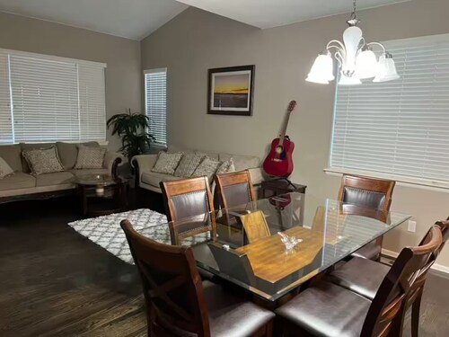 Stylish 4-Bed House /Spruce/ Garden/ Parking/ Wi-Fi