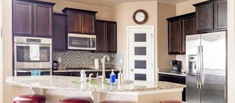 Stylish 4-Bed House /Spruce/ Garden/ Parking/ Wi-Fi