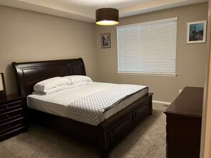 4 habitaciones, tabla de planchar con plancha y cuna de viaje 