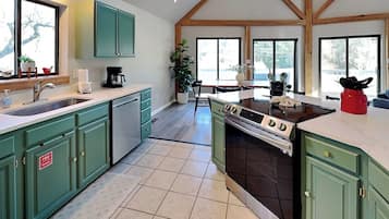 Studio (2 Bedrooms) | Property amenity