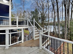 House (6 Bedrooms) | Property amenity - Copper Canoe (Oakland)