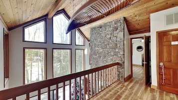 House (6 Bedrooms) | Kemudahan hartanah