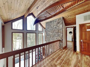 House (6 Bedrooms) | Property amenity - Copper Canoe (Oakland)