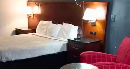 116 Gated King Bed Hotel Room