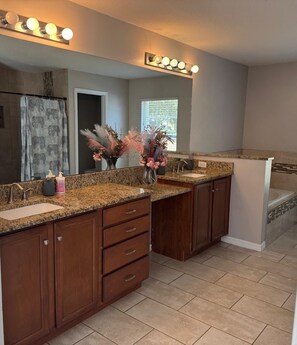 Towels, toilet paper - Sawmill Ranch (Clermont)