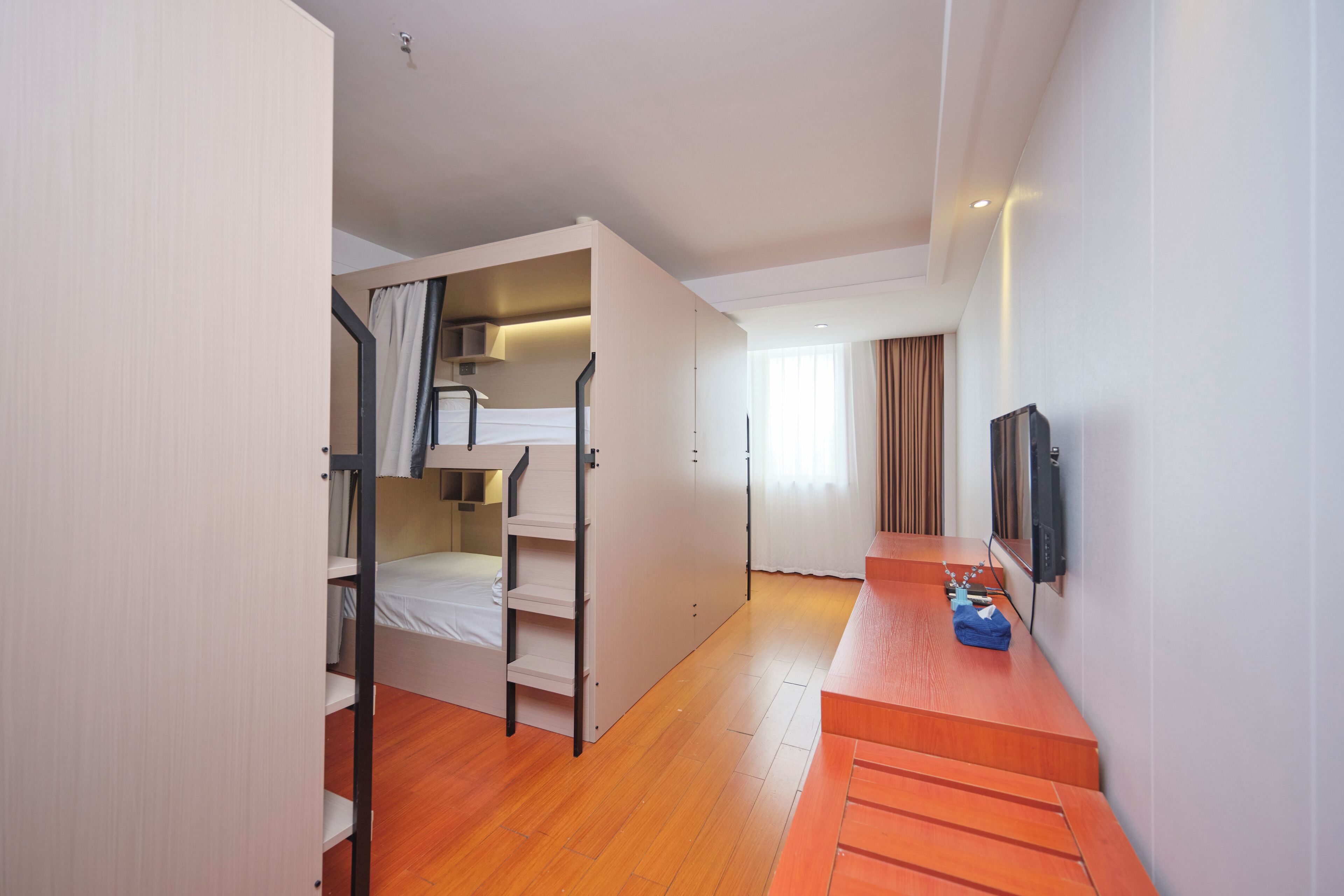 Dormitório compartilhado standard | Escrivaninha, espaço de trabalho para notebook, Wi-Fi de cortesia