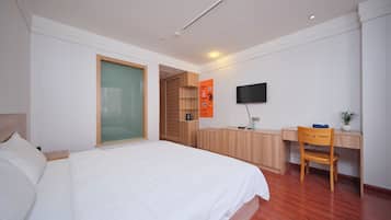 Doppia Standard, vista montagna | Una scrivania, postazione laptop, Wi-Fi gratuito