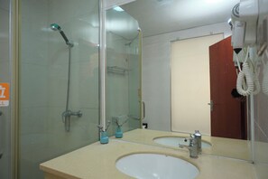 Kostenlose Toilettenartikel, Haartrockner, Handtücher, Seife