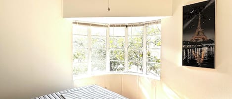 1 soverom, safe på rommet, skrivebord og wi-fi (inkludert)