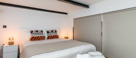 Iron/ironing board, free WiFi